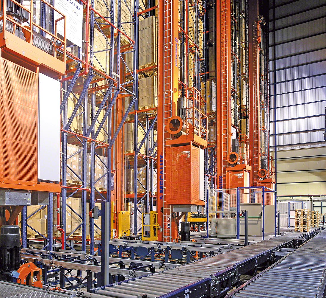 Stacker cranes for pallets