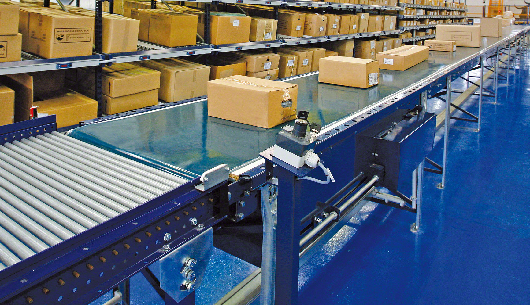 Conveyors systems for boxes