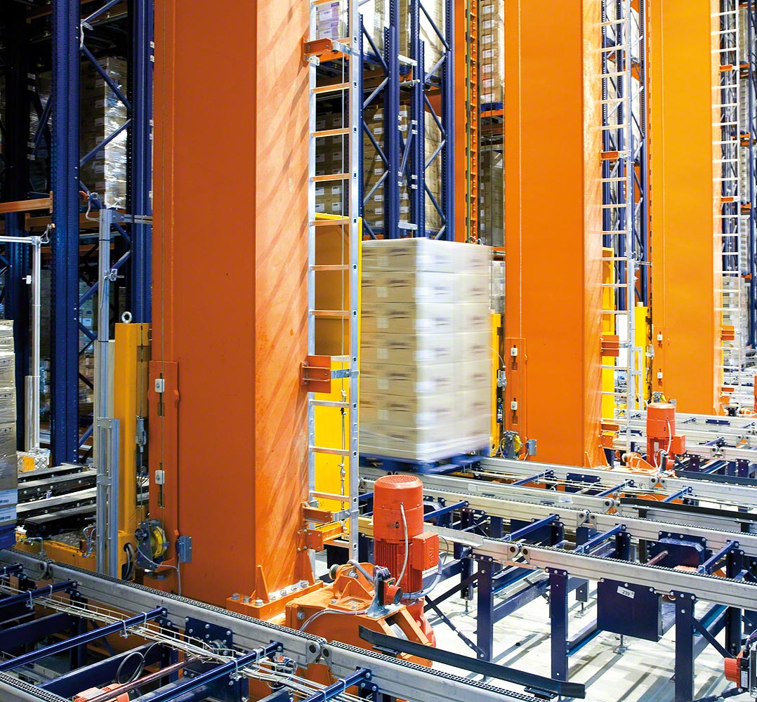 Stacker cranes for pallets