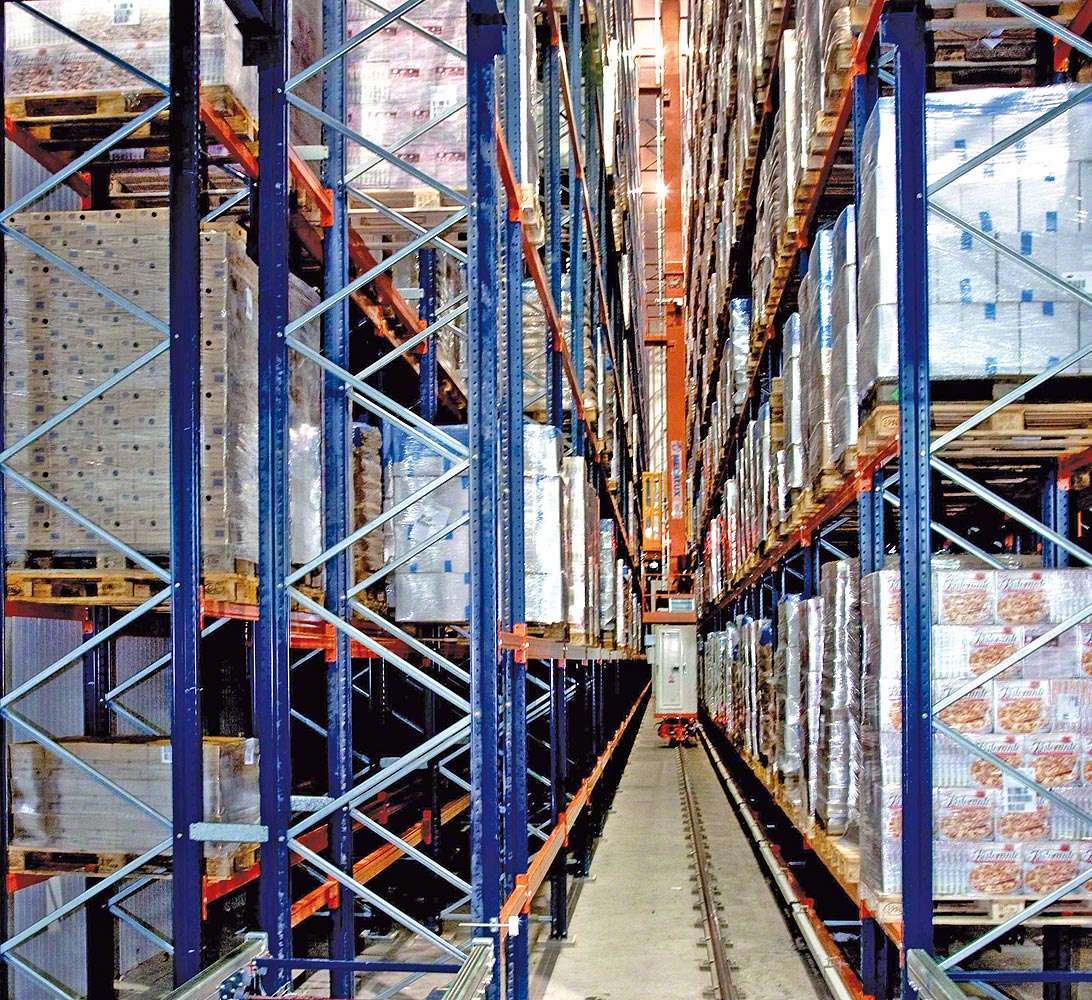 Stacker cranes for pallets