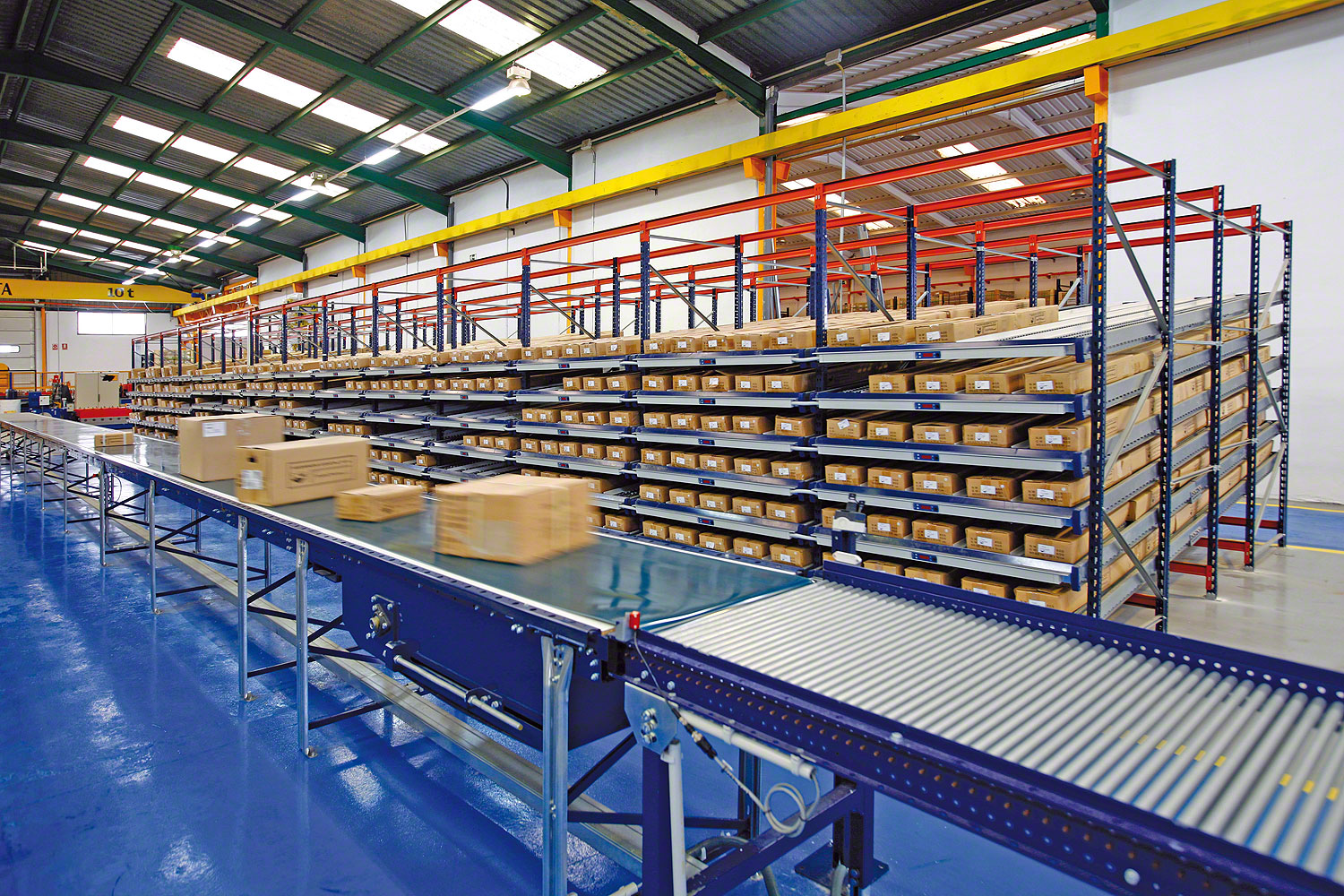 Conveyors systems for boxes