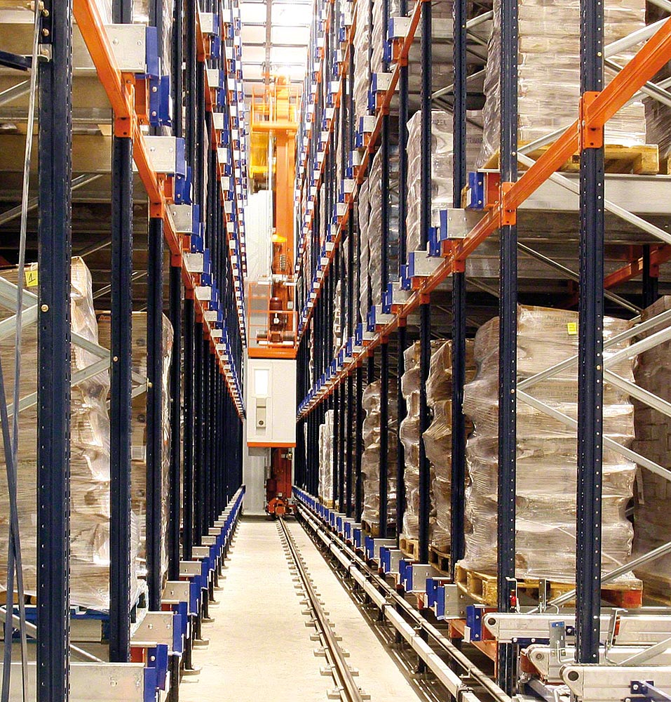 Stacker cranes for pallets