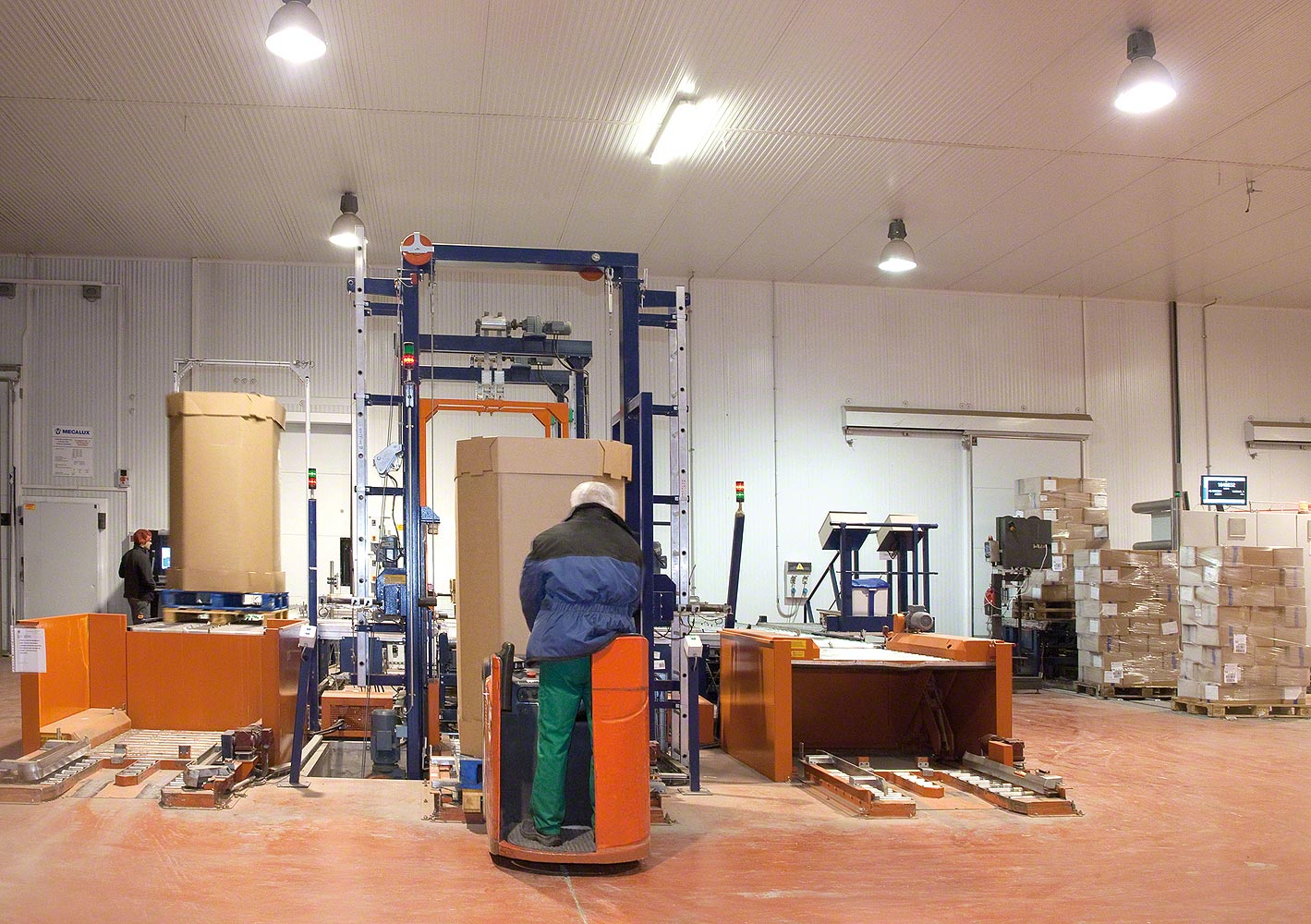 Conveyor system for pallets