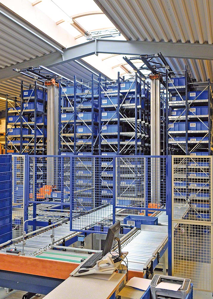 Stacker cranes for boxes