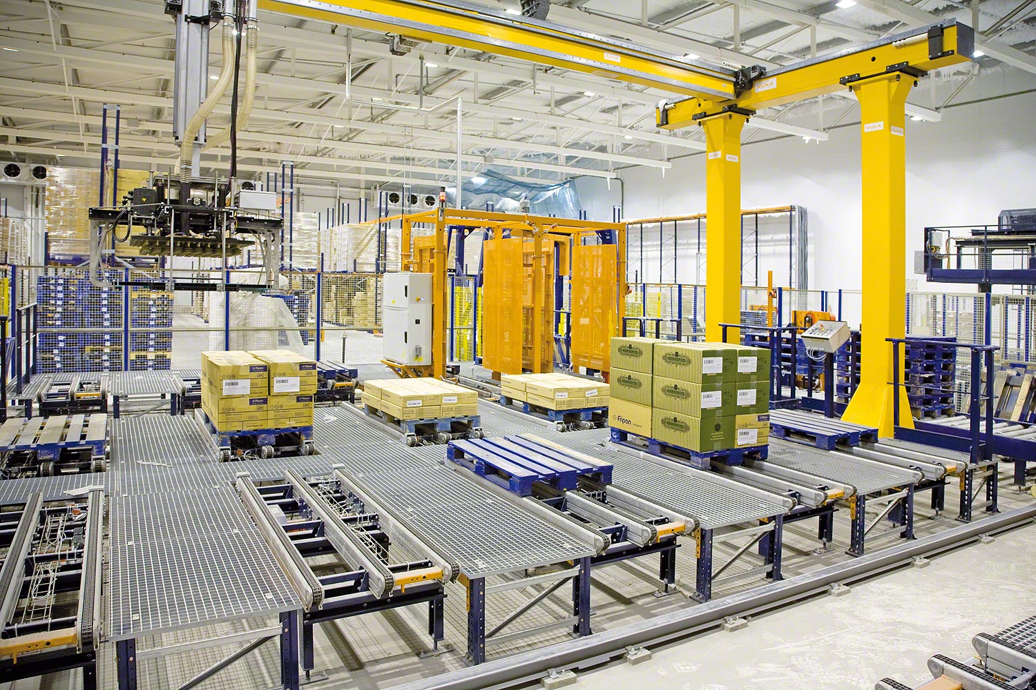 Conveyor system for pallets