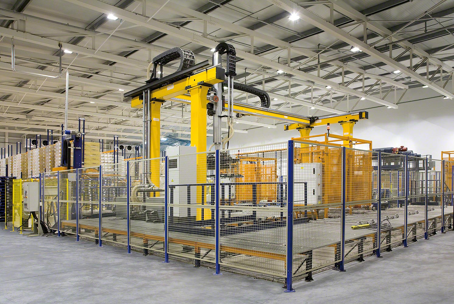 Conveyor system for pallets