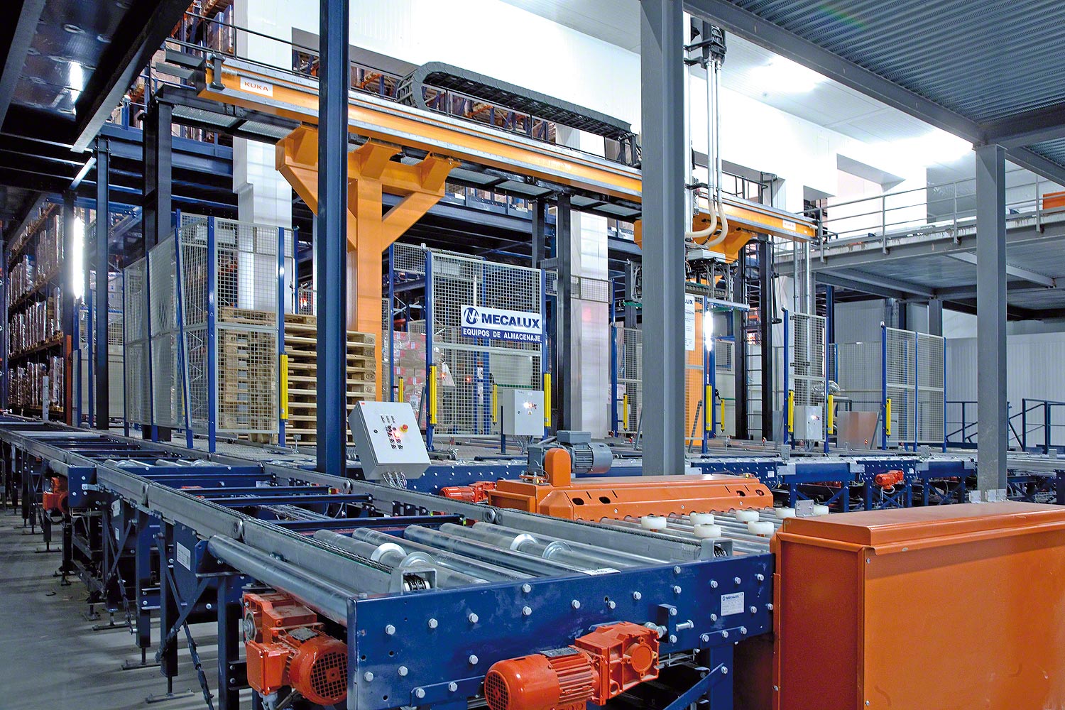 Conveyor system for pallets