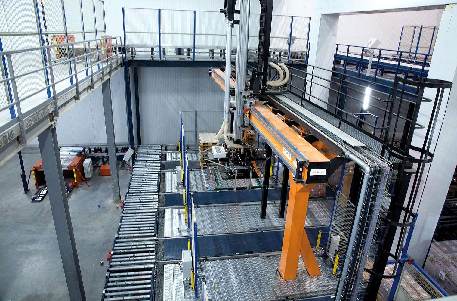 Conveyor system for pallets