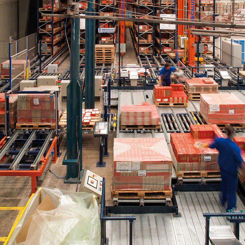 Conveyor system for pallets
