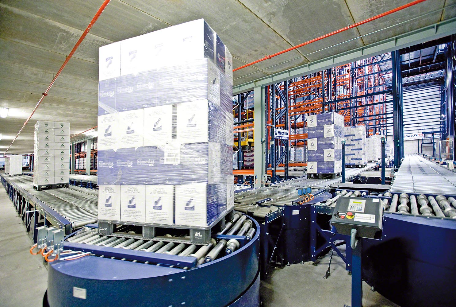 Conveyor system for pallets