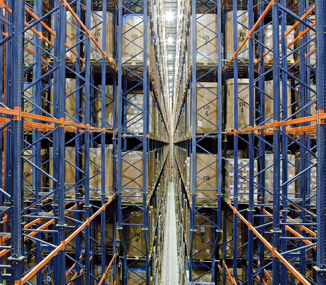 Stacker cranes for pallets